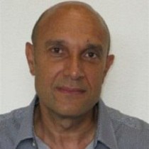 Portretfoto van Burt Sapuletty